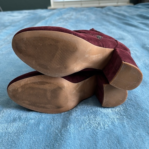 Very G Mid Calf Burgundy Suede Boots - Size 8 - Picture 4 of 9